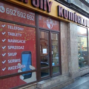 Oklejenie witryny folią OWV - Świat Komórek Bydgoszcz