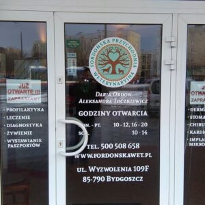 Oklejenie drzwi szklanych - Fordońska Przychodnia Weterynaryjna